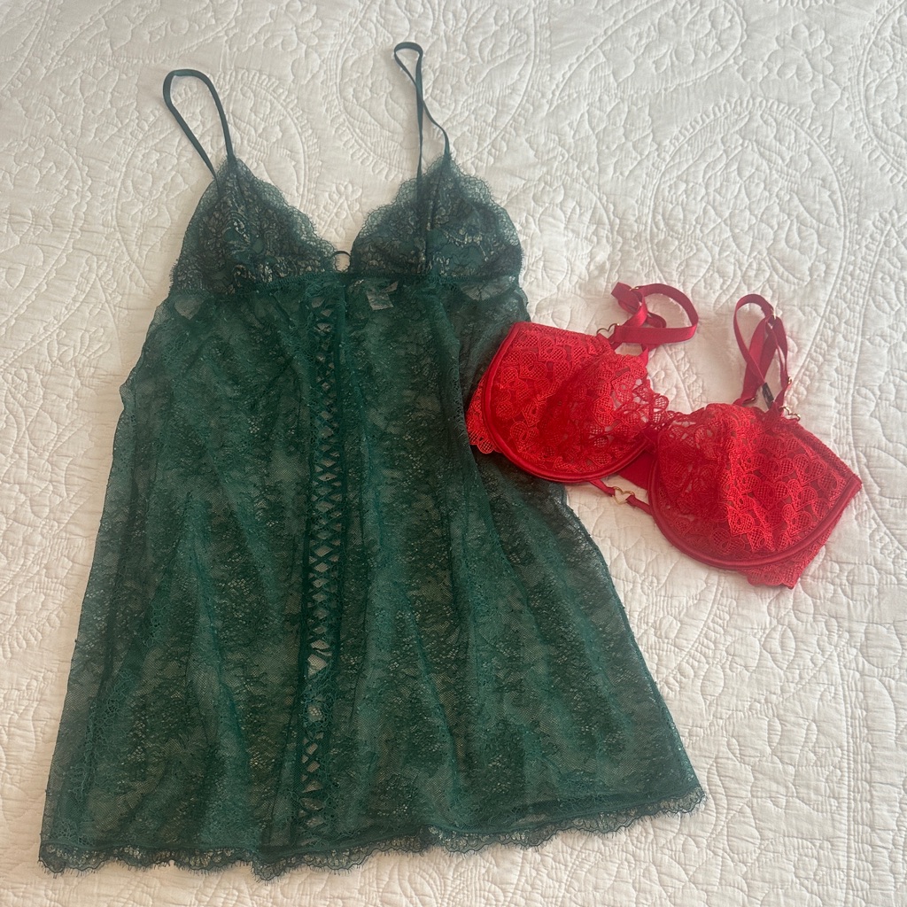 Victoria's Secret Lot Of Two Camisole Slip And Bra 34ddd 34f